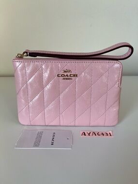 Coach Wristlet🎈🎈